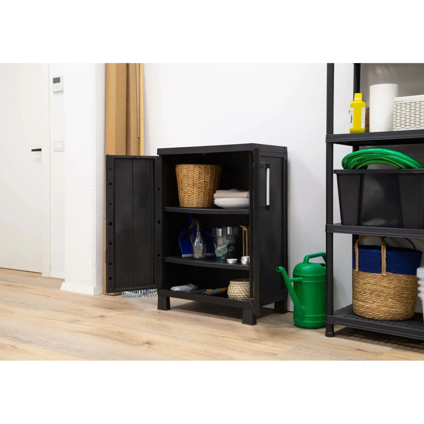 Armadio basso a 2 ante 1 ripiano plastica Garage 65x37x93 cm nero