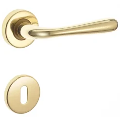 Maniglia modello sei con rosette e bocchette patent ottone lucido