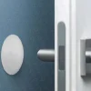 Paracolpo adesivo per muro bianco