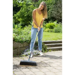 Scopa per esterni Gardena NatureLine larghezza 45 cm manico in legno