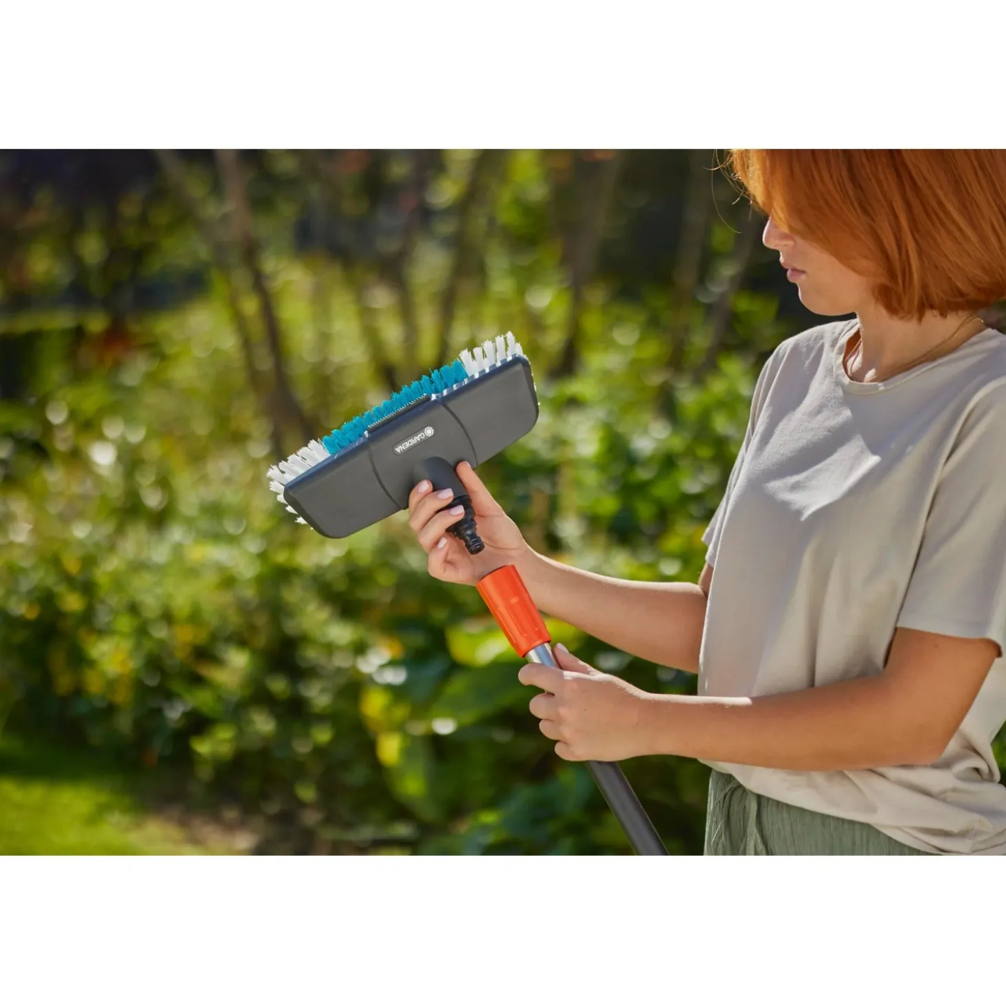 Spazzola con manico Gardena Cleansystem Hard antracite